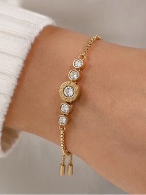 ✨Michael Kors gold finish / cubic zirconia pull bracelet✨
